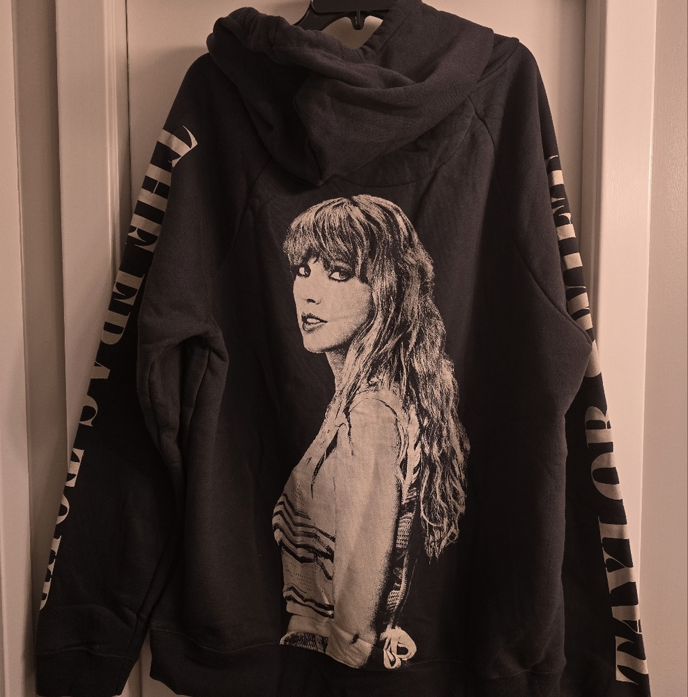 New without tags Taylor Swift The Eras Tour hoodie sweatshirt xl